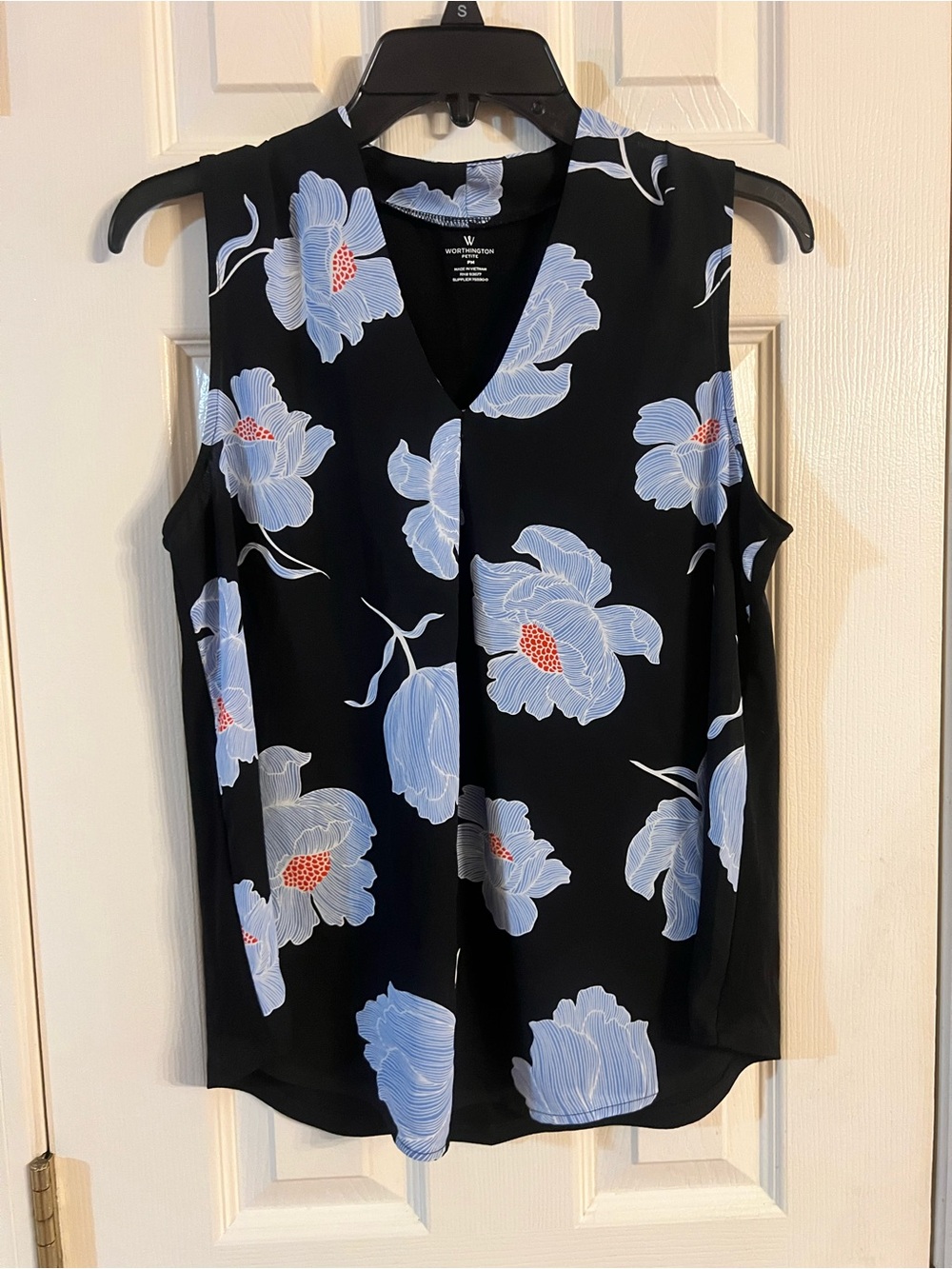 Worthington Petite V-Neck Sleeveless Floral Blouse
